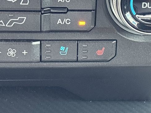 Used 2019 Ford F150 Lariat w/ Equipment Group 502A Luxury image 23