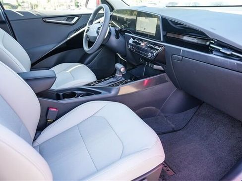 New 2025 Kia Niro EX image 17