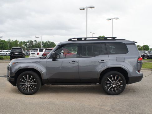 Used 2024 Lexus GX 550 w/ Accessory Package (31) AWD/4WD image 13