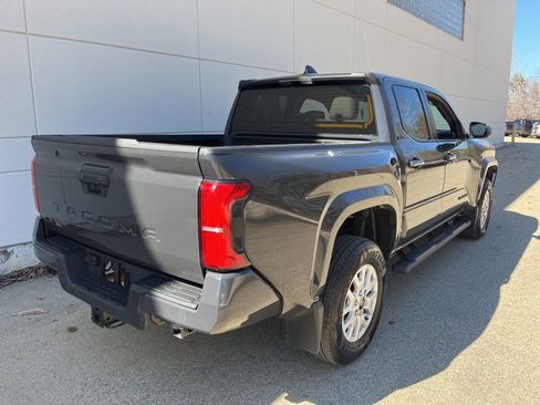 Used 2025 Toyota Tacoma SR5 image 7