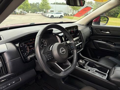 Used 2023 Nissan Pathfinder SL w/ Black Appearance Package FWD image 12