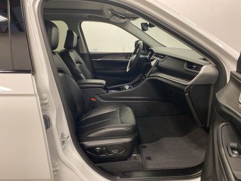 Used 2023 Jeep Grand Cherokee Limited w/ Black Appearance Package image 27