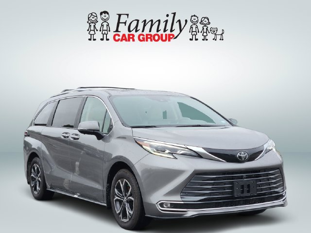 Used 2026 Toyota Sienna Platinum AWD/4WD image 2