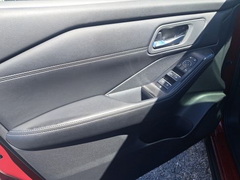 Certified 2025 Nissan Rogue SL image 16