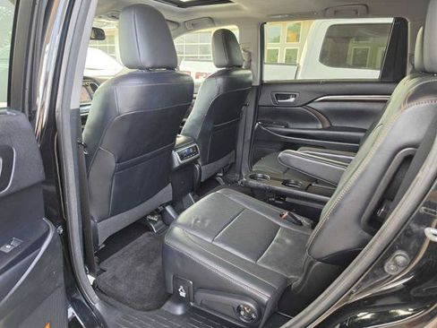 Used 2015 Toyota Highlander Limited AWD/4WD image 12