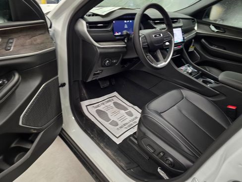 New 2026 Jeep Grand Cherokee L Limited AWD/4WD image 15