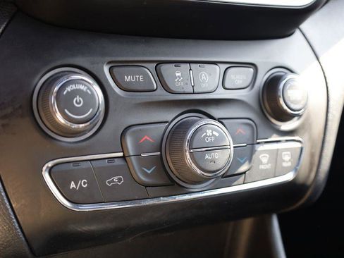 Used 2020 Jeep Cherokee High Altitude image 25