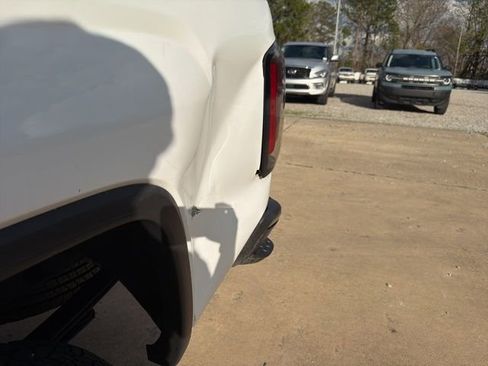 Used 2017 GMC Sierra 1500 SLT w/ Suspension Package, Off-Road image 12