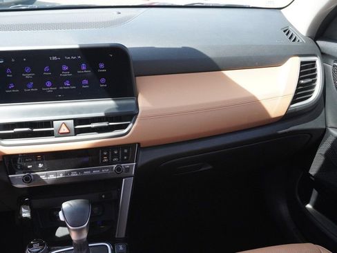 Used 2024 Kia Seltos EX image 34