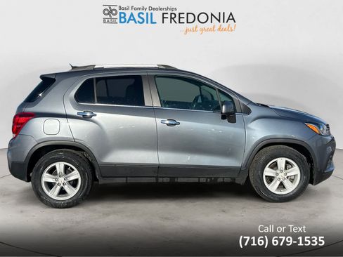 Used 2019 Chevrolet Trax LT w/ LT Convenience Package image 6