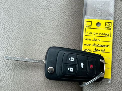 Used 2011 Chevrolet Cruze LTZ image 34