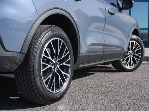 New 2026 Ford Escape SE image 11