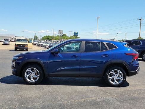 Used 2024 Chevrolet Trax LS w/ LS Convenience Package FWD image 3