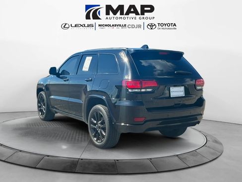 Used 2021 Jeep Grand Cherokee Laredo X AWD/4WD image 3