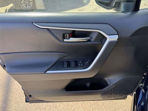 Used 2022 Toyota RAV4 XLE image 15