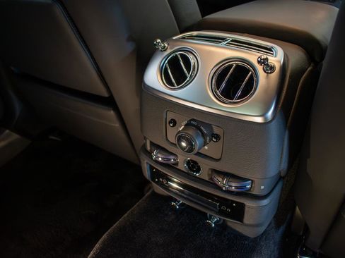 Used 2018 Rolls-Royce Ghost image 33