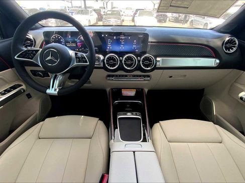Used 2025 Mercedes-Benz GLB 250 image 8