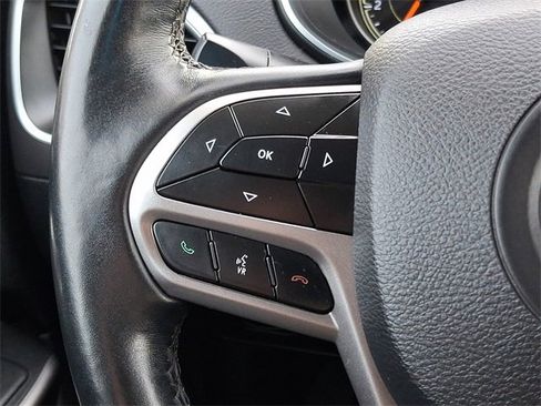 Used 2019 Jeep Cherokee Latitude Plus w/ Cold Weather Group image 20