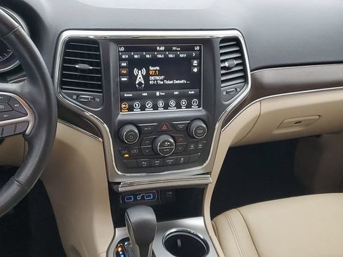 Used 2018 Jeep Grand Cherokee Limited AWD/4WD image 15