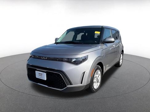 Used 2025 Kia Soul LX w/ LX Technology Package FWD image 7