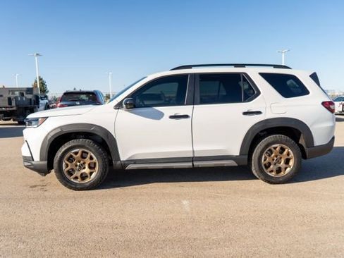 Used 2024 Honda Pilot TrailSport image 4