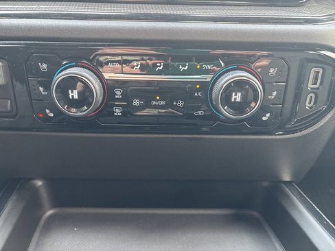 Used 2024 Chevrolet Silverado 2500 ZR2 w/ Technology Package image 28