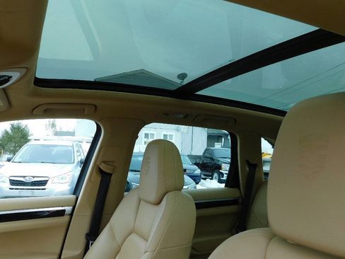 Used 2014 Porsche Cayenne Platinum Edition image 47