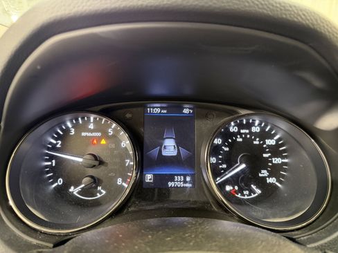 Used 2019 Nissan Rogue SV image 16