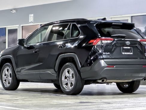 Used 2022 Toyota RAV4 XLE image 3