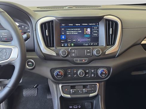 Used 2024 GMC Terrain SLT w/ Elevation Edition AWD/4WD image 21