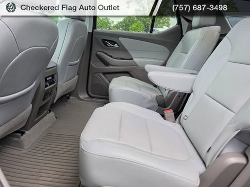 Used 2021 Chevrolet Traverse Premier FWD image 19