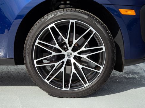 Certified 2026 Porsche Macan AWD/4WD image 12