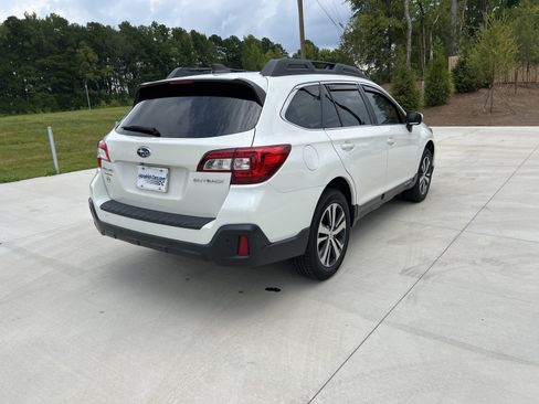 Used 2019 Subaru Outback 2.5i Limited AWD/4WD image 10