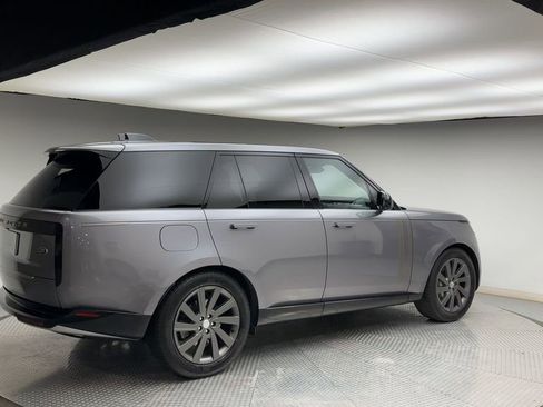 Used 2023 Land Rover Range Rover SE image 2