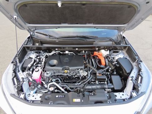 Used 2023 Toyota RAV4 SE image 11