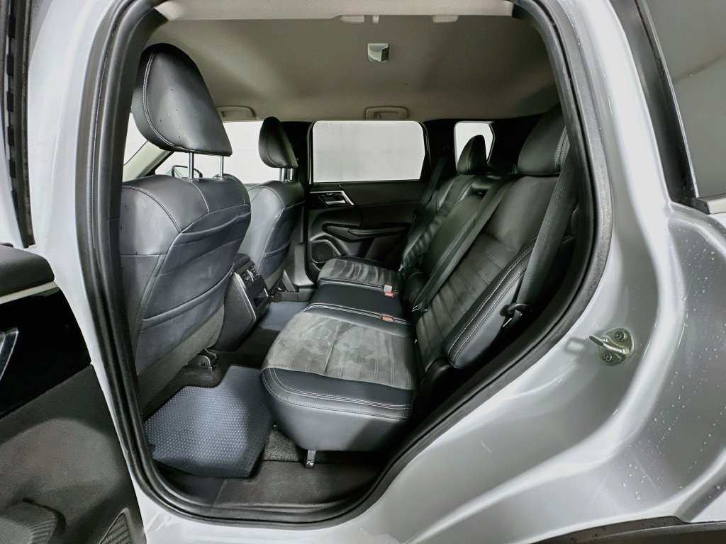 Used 2024 Mitsubishi Outlander SE AWD/4WD image 24