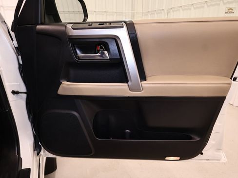 Used 2016 Toyota 4Runner Limited AWD/4WD image 19