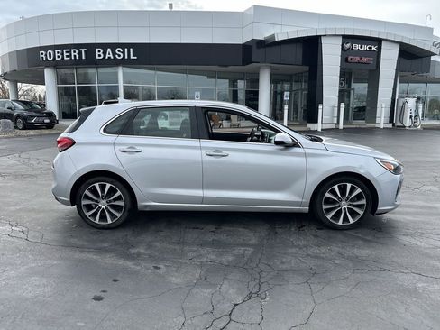 Used 2019 Hyundai Elantra GT image 9