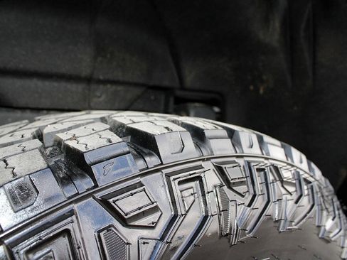 Used 2023 GMC Canyon AT4X image 12