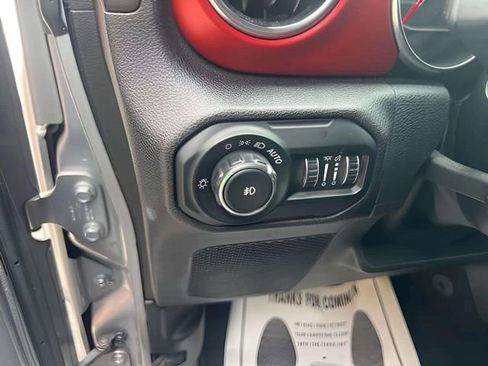 Used 2021 Jeep Wrangler Unlimited Rubicon AWD/4WD image 11