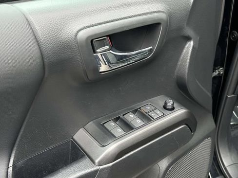 Used 2023 Toyota Tacoma TRD Off-Road AWD/4WD image 17