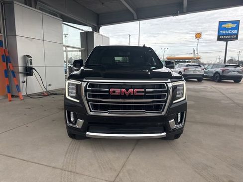 Used 2023 GMC Yukon SLT w/ SLT Premium Package image 3