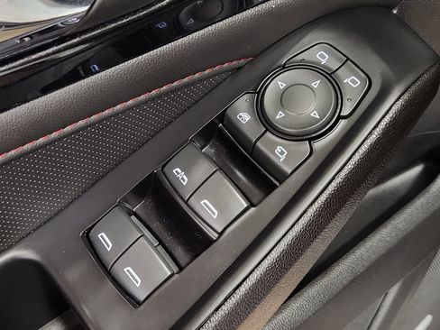 Used 2023 Chevrolet Traverse RS image 45