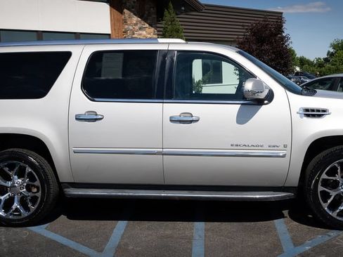 Used 2008 Cadillac Escalade ESV AWD image 24