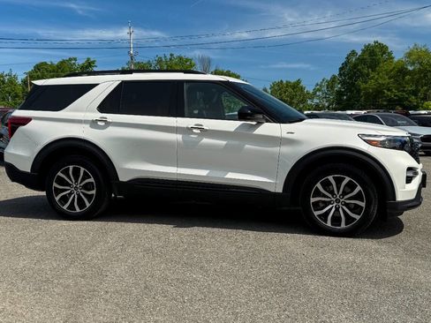 Used 2023 Ford Explorer ST-Line w/ Class IV Trailer Tow Package AWD/4WD image 2