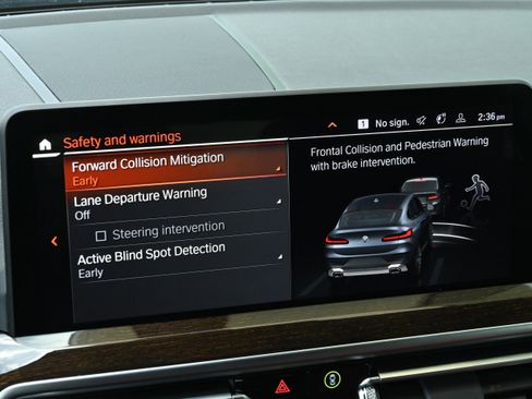 Certified 2025 BMW X4 xDrive30i AWD/4WD image 18