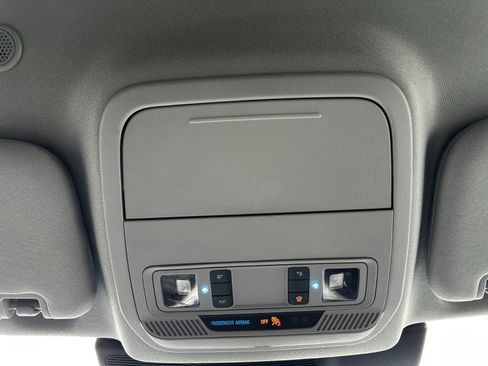 Used 2022 Ford Explorer XLT w/ Equipment Group 202A image 16