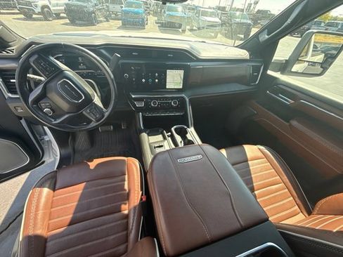 Used 2024 GMC Sierra 2500 Denali Ultimate AWD/4WD image 9