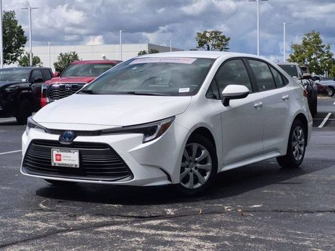 Certified 2025 Toyota Corolla LE FWD image 2
