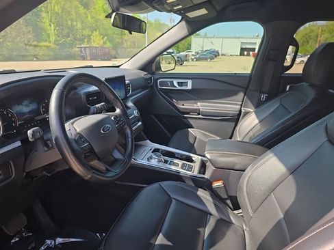 Used 2020 Ford Explorer XLT w/ Equipment Group 202A RWD image 11